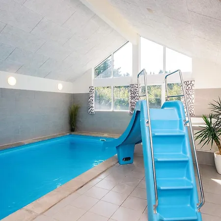 Luxury Pool Retreat In 度假居 *