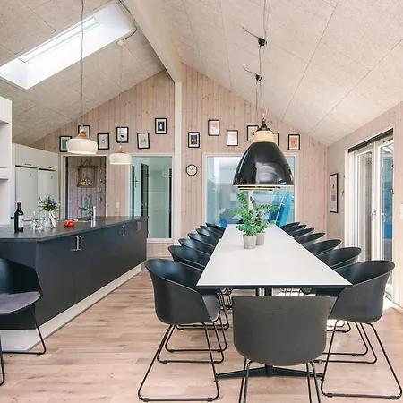 Luxury Pool Retreat In 度假居 *