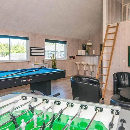 Luxury Pool Retreat In 布拉万德